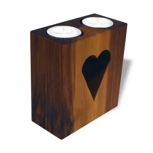 Kerzenständer aus Holz mit Herz