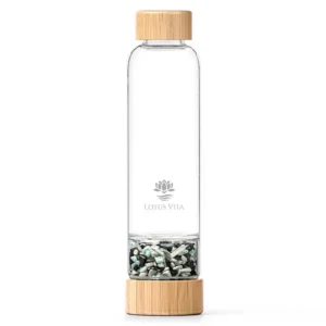 Glasflasche zum Trinken mit Kristallsteinen