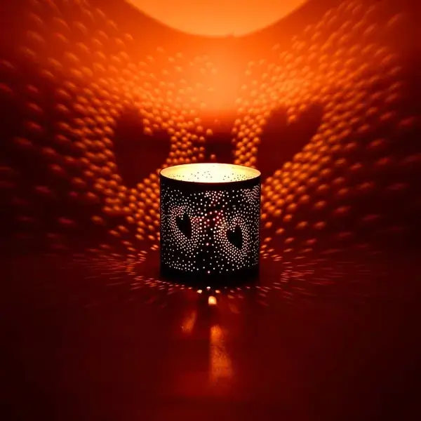 Romantisches Teelichter-Windlicht mit Herzmotiv "Love-Mira" – Bild 2