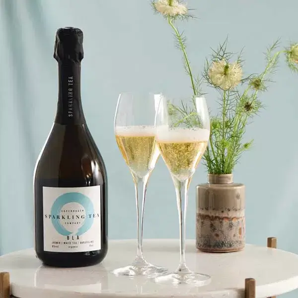 Edler alkoholfreier Sparkling Tea mit feiner Eleganz "Copenhagen-BLÅ" – Bild 2